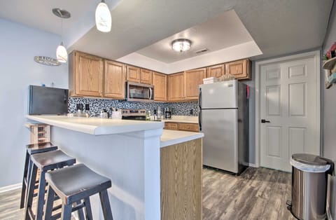 Lake-View Patio, Pool Access! Regatta Bay Condo Apartment in Village Four Seasons