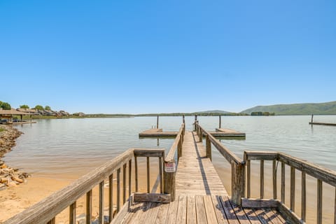 Sun-Filled Condo w/ Smith Mountain Lake Views Apartment in Smith Mountain Lake