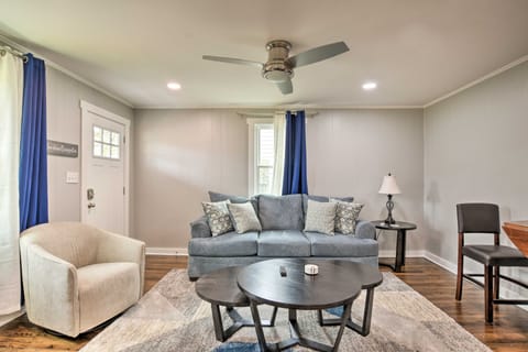 Cozy House w/ Private Yard, Close to Downtown House in Greenville