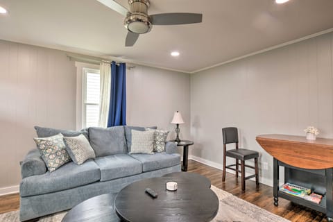 Cozy House w/ Private Yard, Close to Downtown House in Greenville