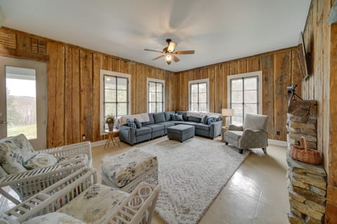 Scenic Loon Lake Adventure Retreat w/ Dock! House in Washington