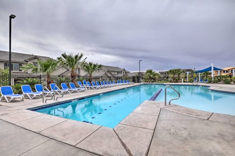 'Blue Sky Get-a-Way' Townhome w/ Patio, Grill Apartment in Washington