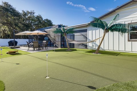 Luxe Jupiter Home w/ Pool House, Near Golf & Beach House in Jupiter
