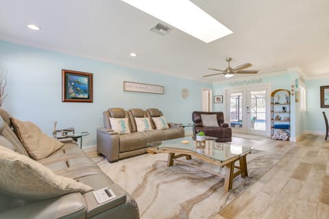 Luxe Jupiter Home w/ Pool House, Near Golf & Beach House in Jupiter