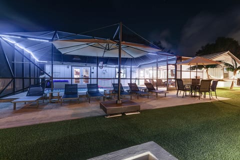 Luxe Jupiter Home w/ Pool House, Near Golf & Beach House in Jupiter