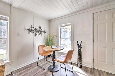 Idyllic Fayetteville Home - Walk to UA Campus! House in Fayetteville