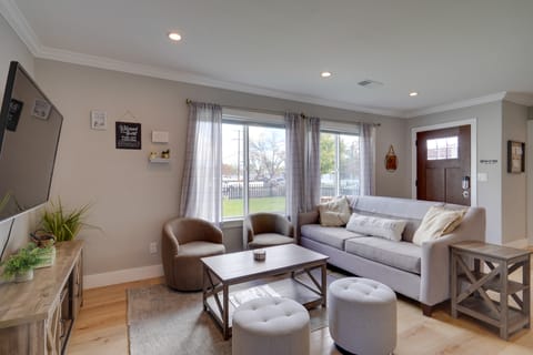 Sun-Soaked Livermore Gem with Patio & Fire Pit! House in Livermore