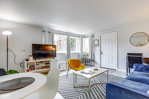 Walk to Water: Seattle Garden Apt w/ Shared Patio! Apartment in Magnolia Seattle