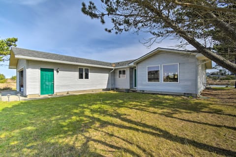 Pet-Friendly Ocean Park Home w/ Decks & View! House in Washington