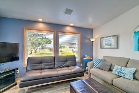 Pet-Friendly Ocean Park Home w/ Decks & View! House in Washington