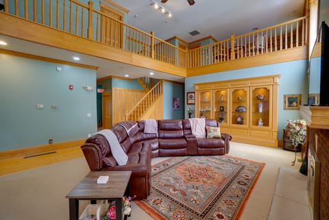 Spacious McArthur Home: Private Hot Tub + Pond! House in Ohio