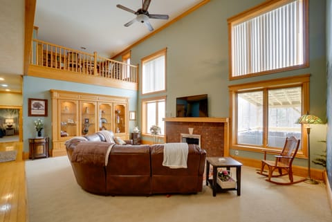 Spacious McArthur Home: Private Hot Tub + Pond! House in Ohio