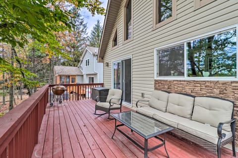 Walk to Beach: Lakefront Pocono Escape w/ Fire Pit House in Coolbaugh Township