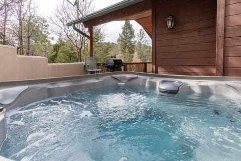 Stunning Ruidoso Cabin w/ Private Hot Tub! House in Ruidoso
