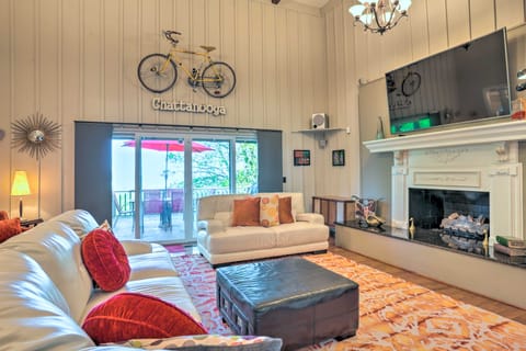 Bring Your Pets! Chattanooga Home w/ Dtwn Views House in East Ridge