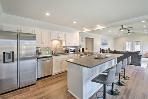 Boat Dock & Kayaks: Waterfront Hot Springs Home! House in Rockwell