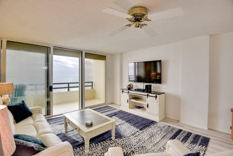 Stunning Ocean Views: Daytona Beach Shores Condo Apartment in Daytona Beach Shores