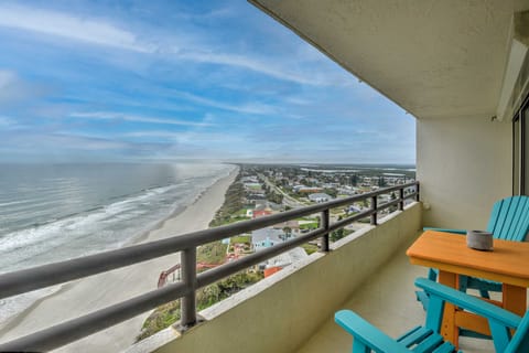 Stunning Ocean Views: Daytona Beach Shores Condo Apartment in Daytona Beach Shores
