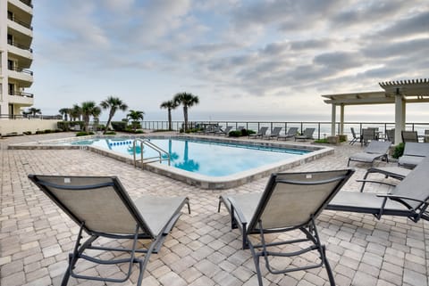 Stunning Ocean Views: Daytona Beach Shores Condo Apartment in Daytona Beach Shores