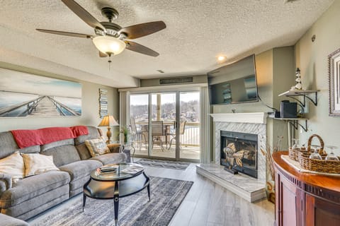 Relax Poolside! Lakefront Osage Beach Retreat Apartment in Osage Beach