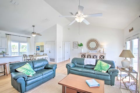 Pensacola Beach Home: 1 Block to Beach Access House in Pensacola Beach