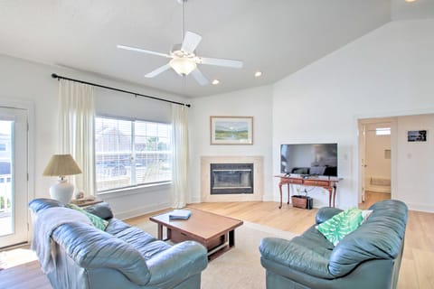 Pensacola Beach Home: 1 Block to Beach Access House in Pensacola Beach