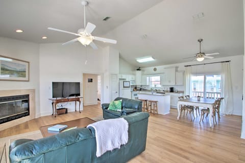 Pensacola Beach Home: 1 Block to Beach Access House in Pensacola Beach