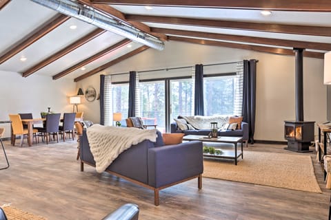 Modern Lead Cabin w/ Private Hot Tub & Fireplace! House in North Lawrence