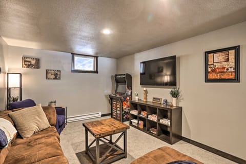 Modern Lead Cabin w/ Private Hot Tub & Fireplace! House in North Lawrence