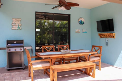 Heated Saltwater Pool: Central Cape Coral Home! House in Cape Coral