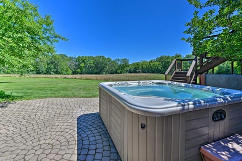 Lodge w/ Indoor Pool, Along Devil's Lake Park House in Lake Wisconsin