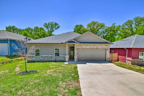 Modern Family Home Near AT&T Stadium & More! House in Mansfield