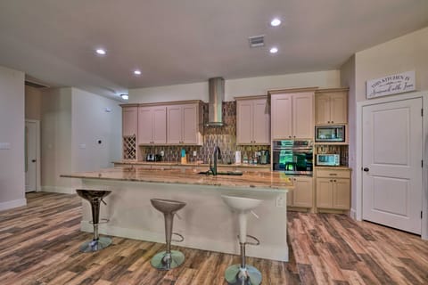 Modern Family Home Near AT&T Stadium & More! House in Mansfield