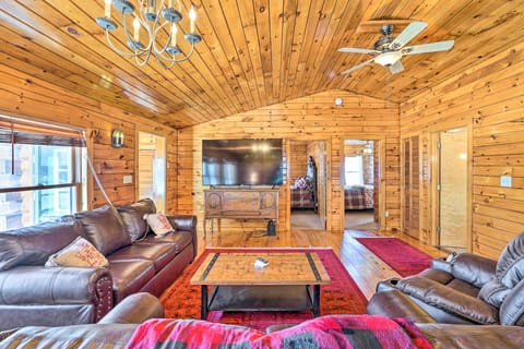 Bemus Point Retreat ~ 3 Mi to Chautauqua Lake House in Allegheny River