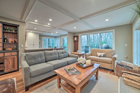 2 Mi to Tunnel of Trees: Home w/ Furnished Deck House in Michigan