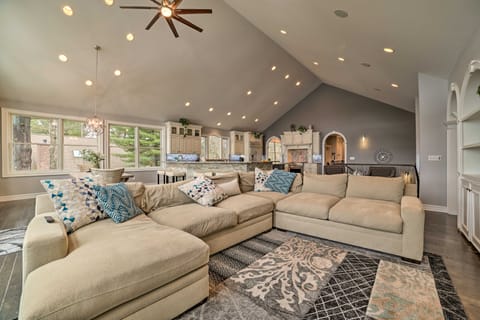 Luxe Waterfront Home w/ Private Lake Access! House in Michigan