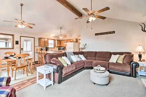 Albrightsville Cabin w/ Fire Pit: Swim, Hike & Ski House in Pocono Mountains