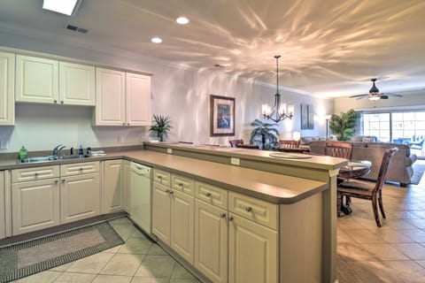 Access to 7 Pools: Myrtlewood Golf Condo! Apartment in Myrtle Beach