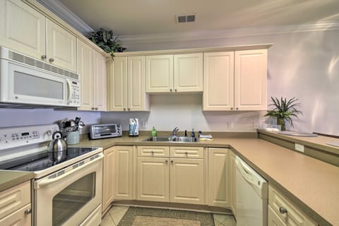 Access to 7 Pools: Myrtlewood Golf Condo! Apartment in Myrtle Beach