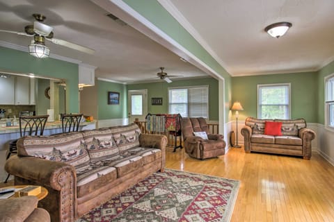 Lakeside Haven w/ Dock! Family Home in Abbeville House in South Carolina