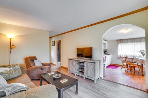 Rustic Retreat w/ Deck: 1 Mi to Table Rock Lake House in Table Rock Lake