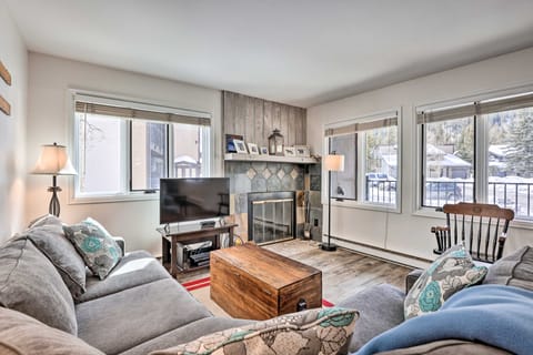 Cozy East Vail Condo ~ 6 Mi to Vail Village! Apartment in Vail