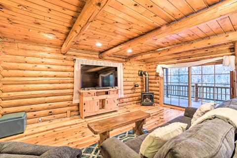 Spacious Cabin w/ Decks Near Saratoga Springs House in Saratoga