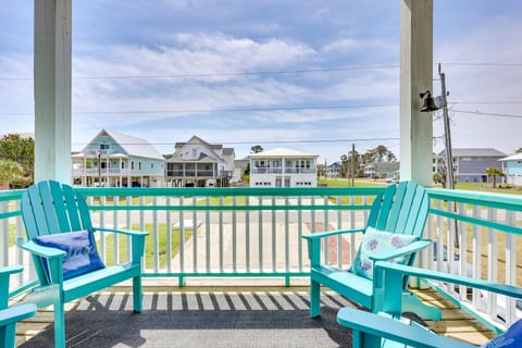 Calm Coastal Haven w/ 2 Balconies Near Beach Apartment in Carolina Beach
