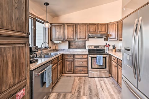 Charming Buena Vista Home w/ Hot Tub + Deck! House in Buena Vista