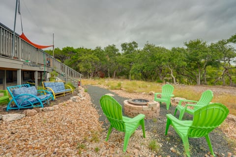 Canyon Lake Home w/ Spacious Deck & Backyard! House in Canyon Lake