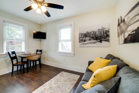 Walk to Walnut St: Pet-Friendly Pittsburgh Home! House in Shadyside