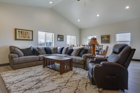 1 Mi to Beaverhead River: Mtn-View Dillon Retreat House in Idaho