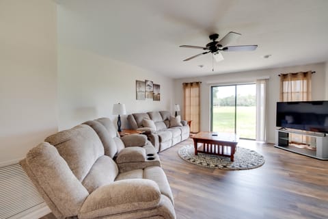 Walk to Lake: Geataway w/ Yard in Inverness House in Hernando