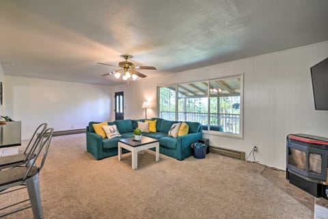 Jackson Escape w/ Hot Tub & Mtn Views! House in Calaveras County